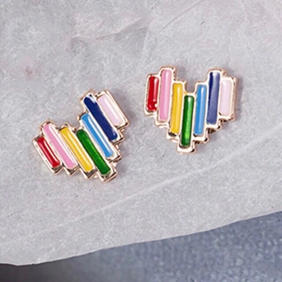 🌈PRIDE Rainbow Heart Goldtone Earrings NWT - Picture 2 of 3